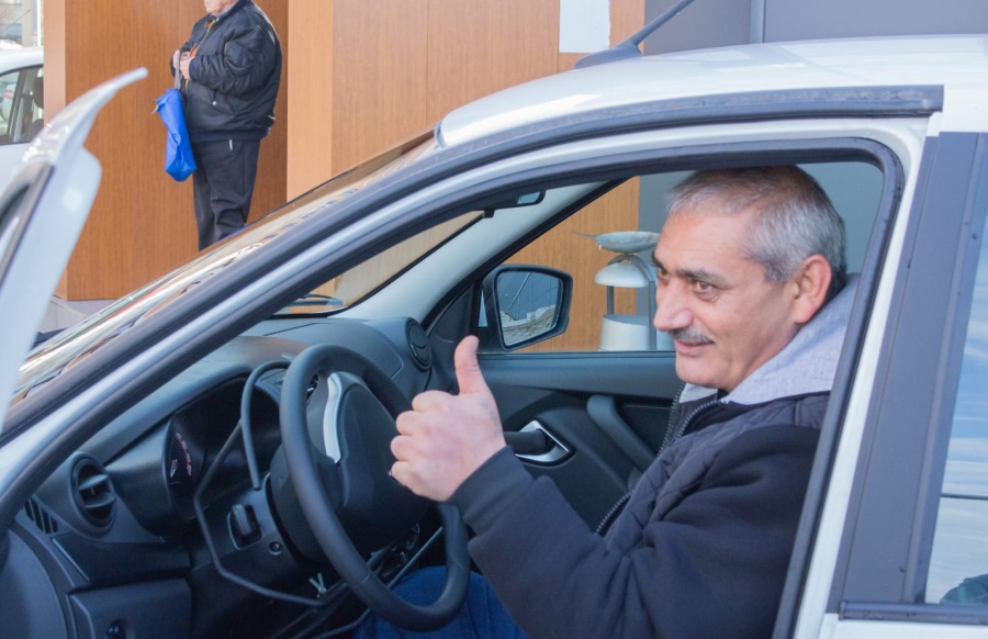 Еще семь жителей Краснодарского края, которые ранее пострадали на производстве, получили от регионального Отделения СФР новые автомобили Lada Granta