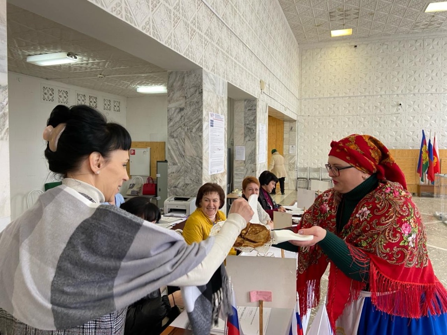 В завершающий день голосования на выборах Президента Российской Федерации на участках многолюдно