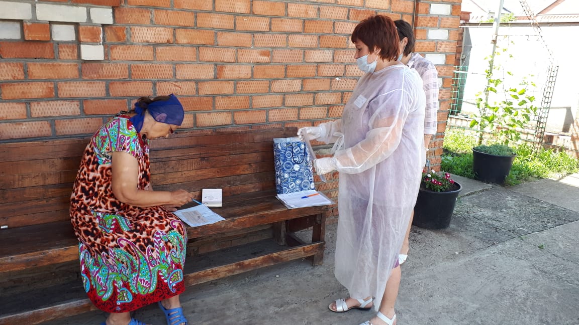 Жители Каневского района голосуют на дому