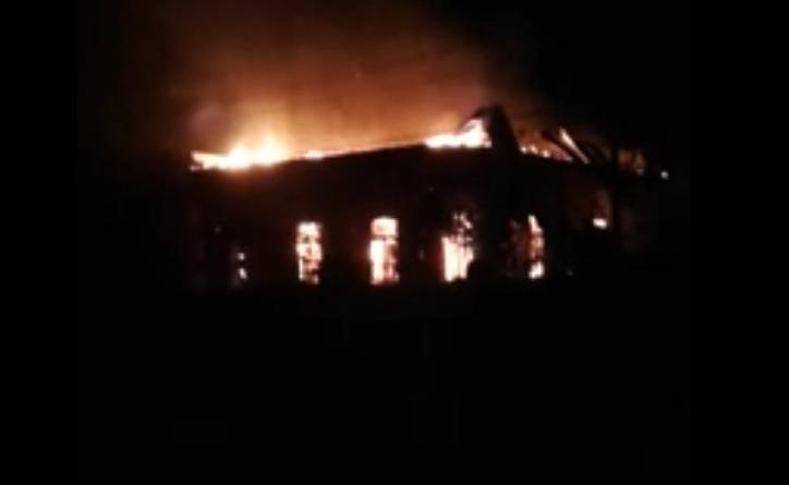 В Каневской сгорел дом по улице Тракторной