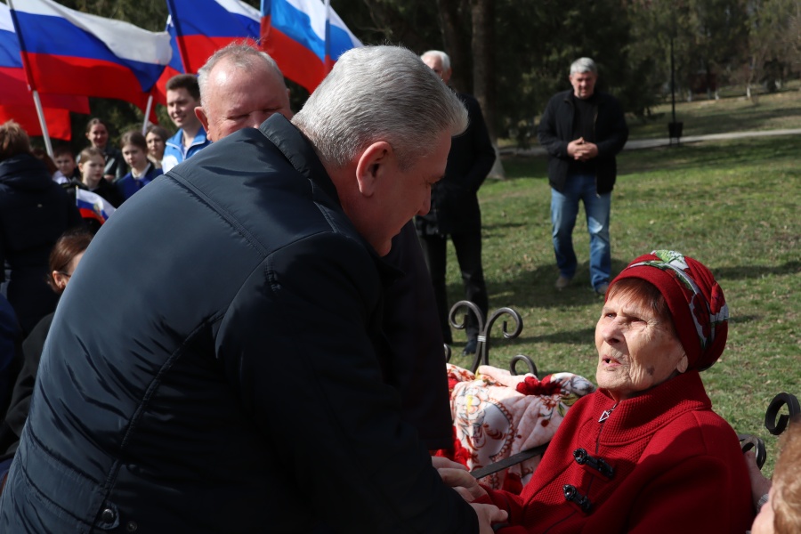 В честь юбилея ветерана войны в Новоминской устроили праздник