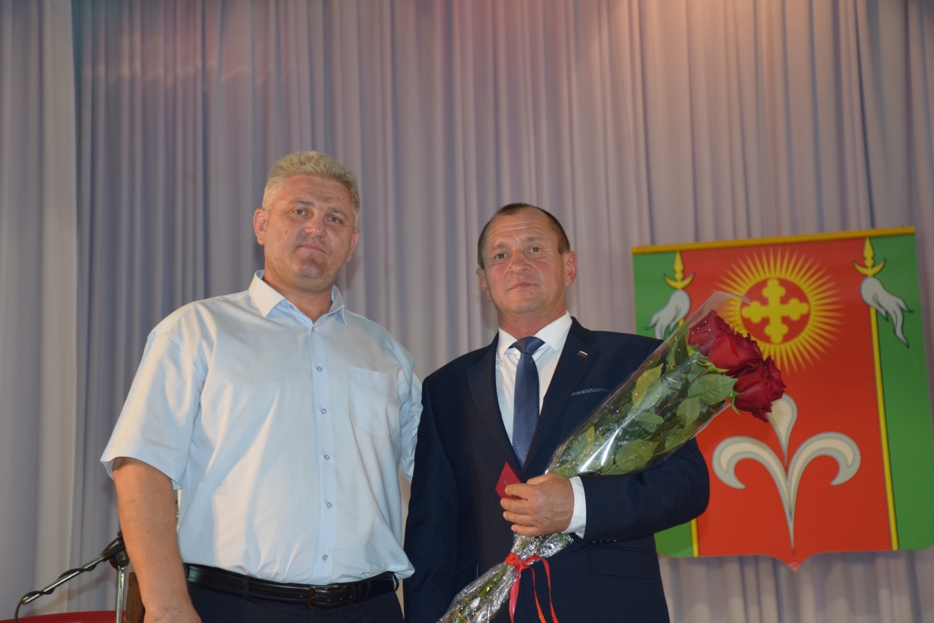 Избранный глава Стародеревянковского поселения Сергей Гопкало официально вступил в должность