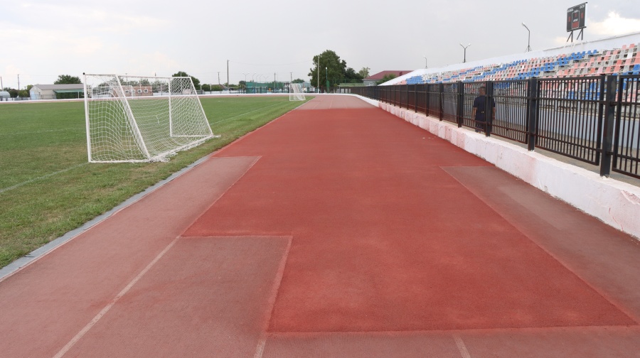 На стадионе «Олимп» отремонтировали 380 квадратных метров беговых дорожек