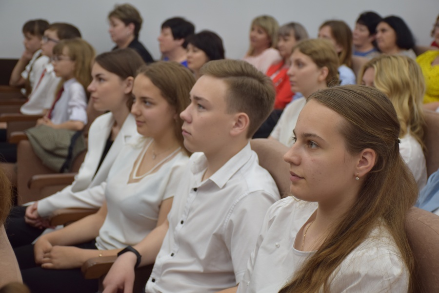 Одаренных детей чествовали в администрации Каневского района 1 июня 
