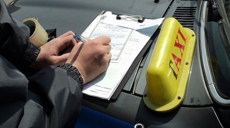 В Каневском районе полицейские задержали водителя такси с поддельными документами