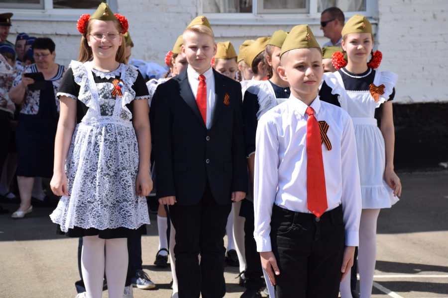 В каневской первой школе прошёл смотр-конкурс песни и строя «Плечом к плечу»