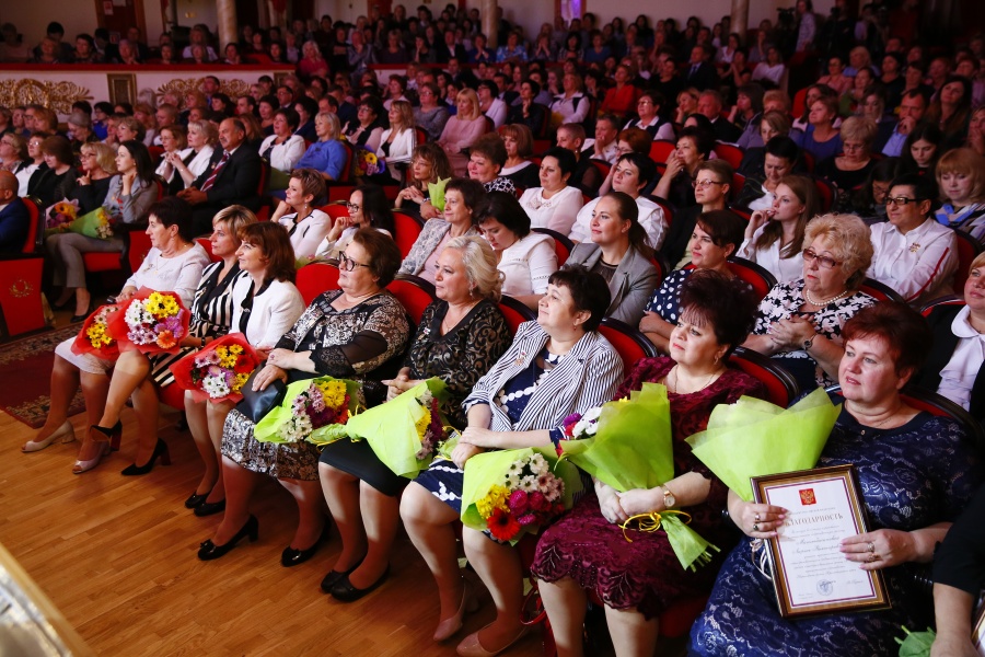 Вениамин Кондратьев поздравил педагогов Краснодарского края с профессиональным праздником