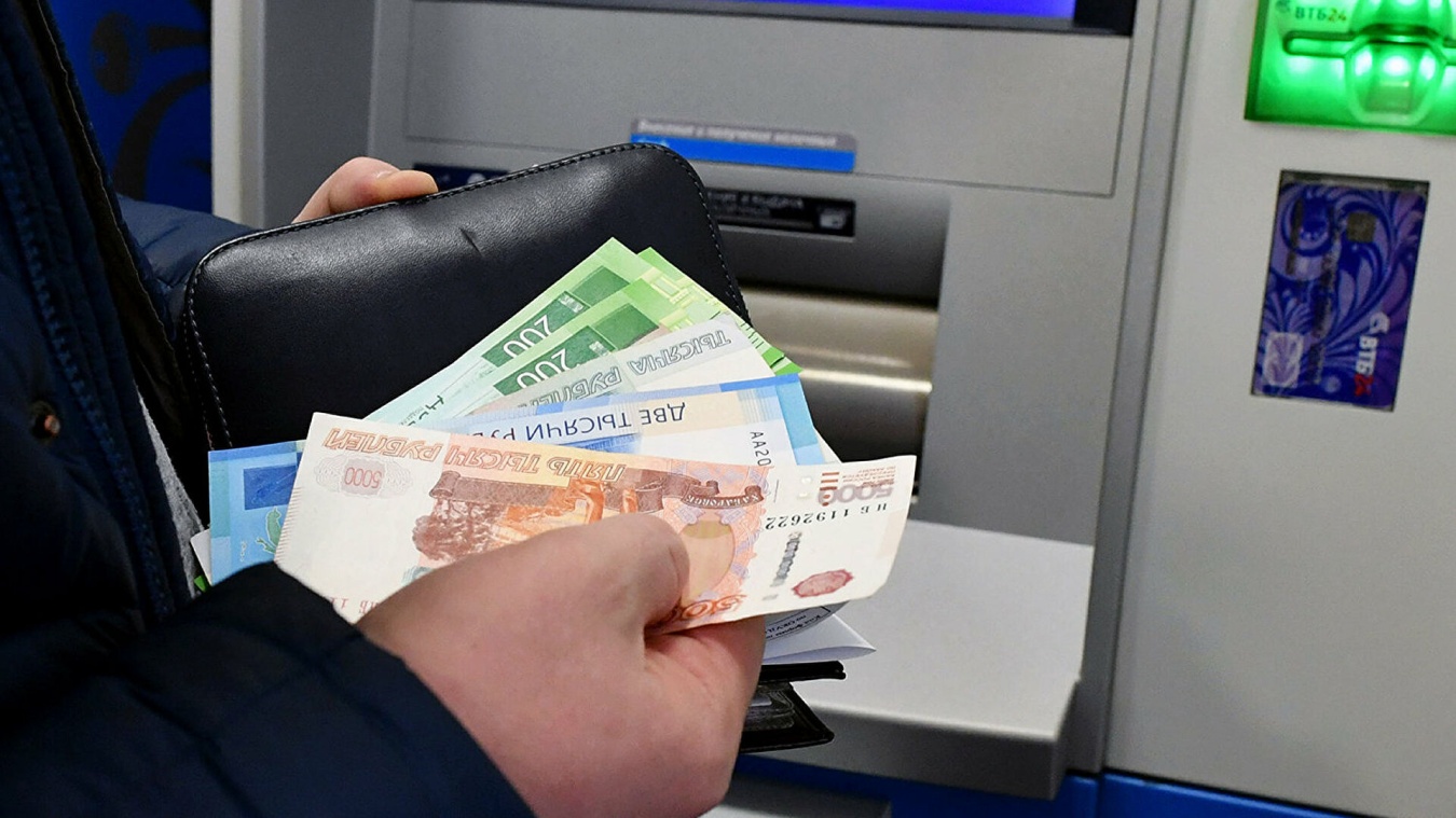 В ЦЗН назвали среднемесячную заработную плату работников в Краснодарском крае за июль