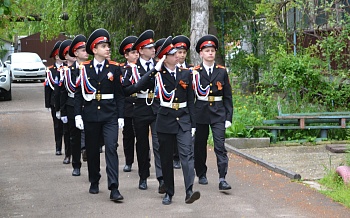 В Каневской прошел парад под окном ветерана