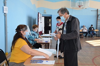 Жители района активно голосуют в последний день выборов