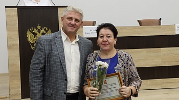 Председателей участковых избирательных комиссий наградили в администрации района