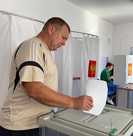 Воскресное утро для многих каневчан начинается с самого важного мероприятия дня – голосования