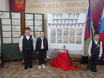 В школах Каневского района прошли торжественные линейки, посвященные открытию эстафеты памяти «Прикоснись к подвигу сердцем»