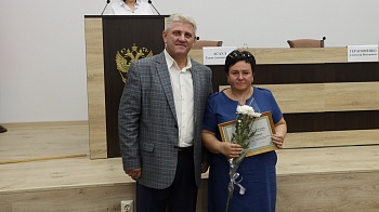 Председателей участковых избирательных комиссий наградили в администрации района